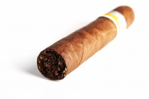 CUBAN_CIGARS_IN_WHITE_BACKG.2-600x399