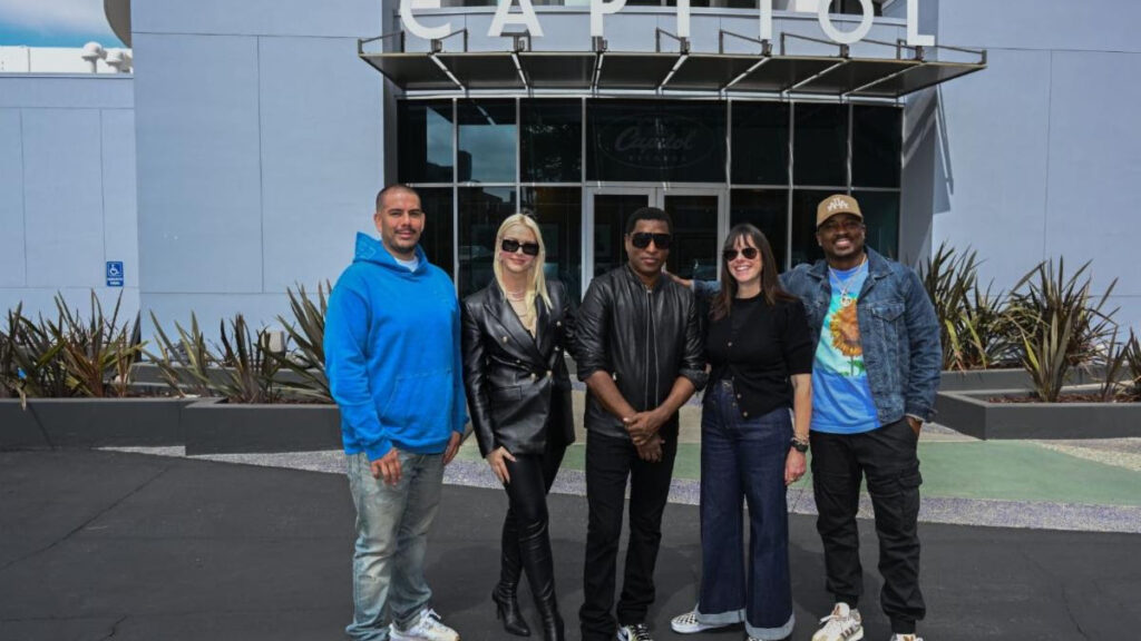 BABYFACE SIGNS WITH CAPITOL RECORDS