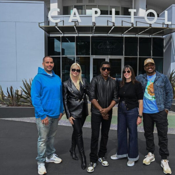 BABYFACE SIGNS WITH CAPITOL RECORDS