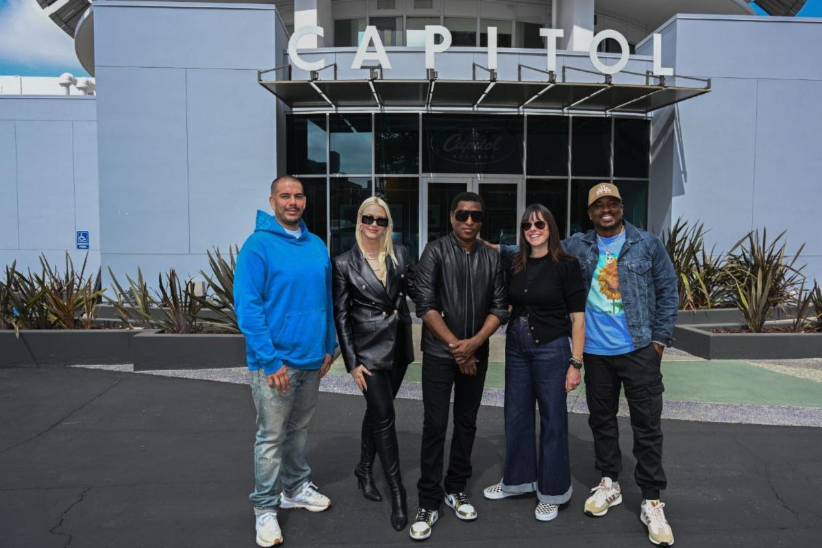 BABYFACE SIGNS WITH CAPITOL RECORDS